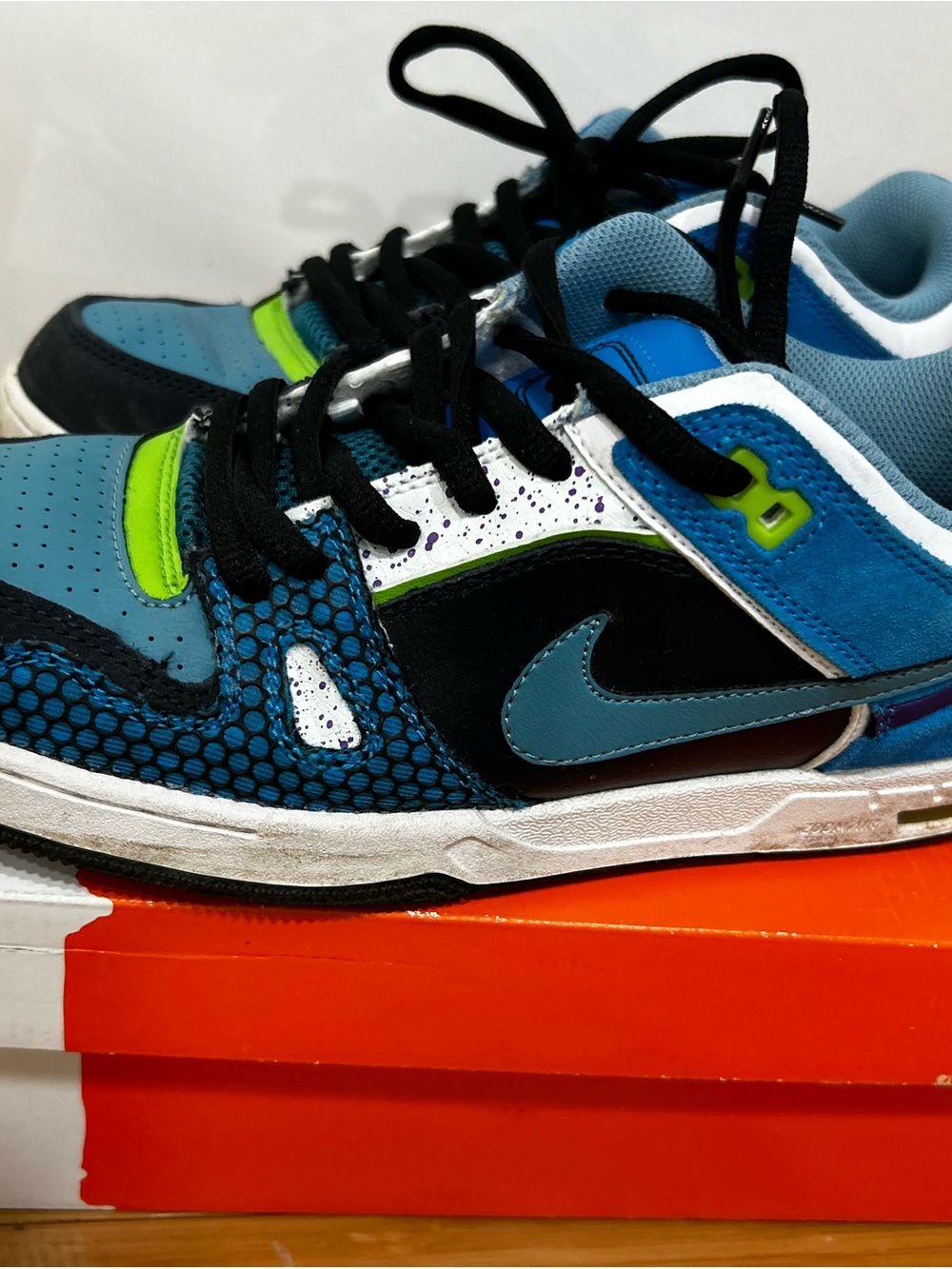 Nike Kids Blue, Black & Green Low-Top Sneakers